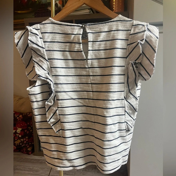 Anthropologie LIKE NEW ruffle sleeve top XS - Picture 8 of 11